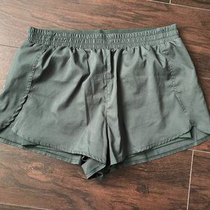 Girlfriend Collective Women's Trail Short Athletic Shorts Moss Green, Size Large